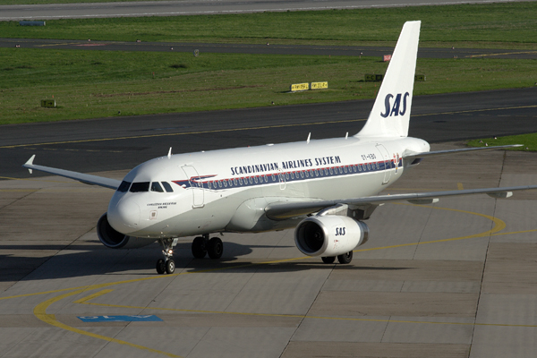 SAS AIRBUS A319 DUS RF IMG_6671.jpg