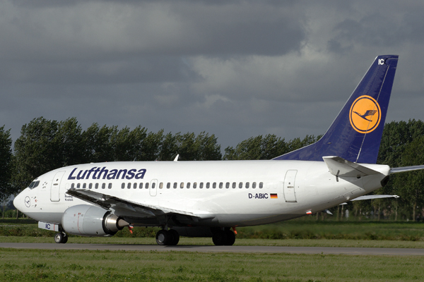 LUFTHANSA BOEING 737 500 AMS RF IMG_6608.jpg