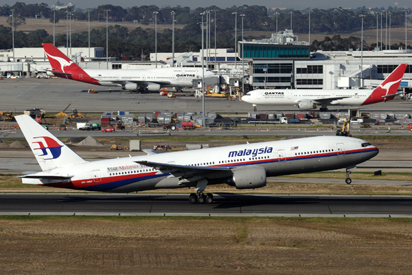 MALAYSIA BOEING 777 200 MEL RF IMG_6253.jpg