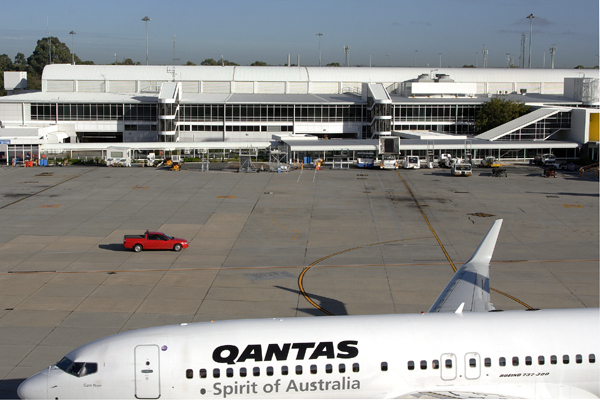 QANTAS BOEING 737 800 PER RF IMG_5822.jpg