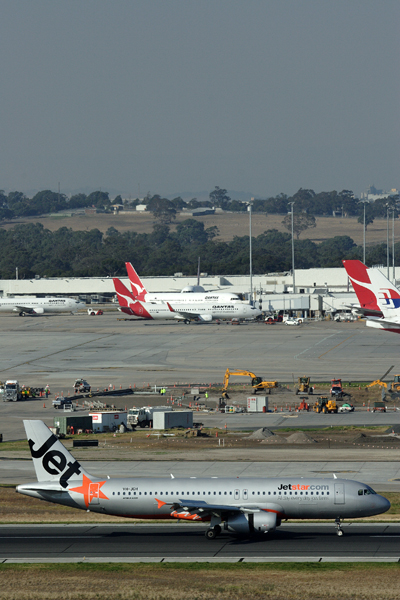 JETSTAR AIRBUS A320 MEL RF IMG_6236.jpg