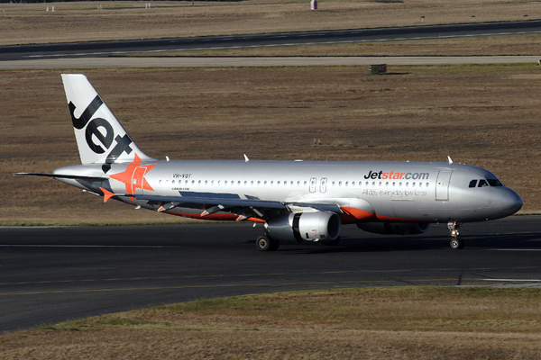 JETSTAR AIRBUS A320 MEL RF IMG_6292.jpg