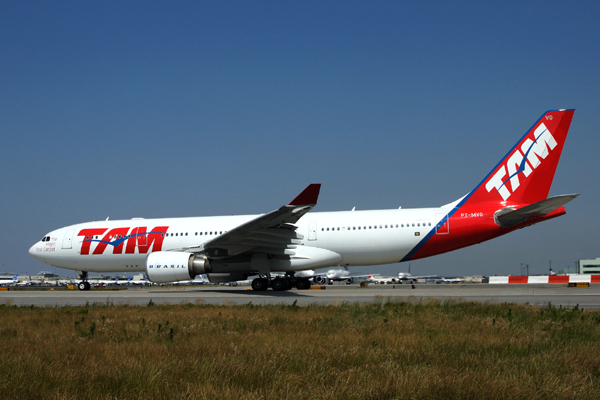 TAM AIRBUS A330 200 JFK RF IMG_7547.jpg