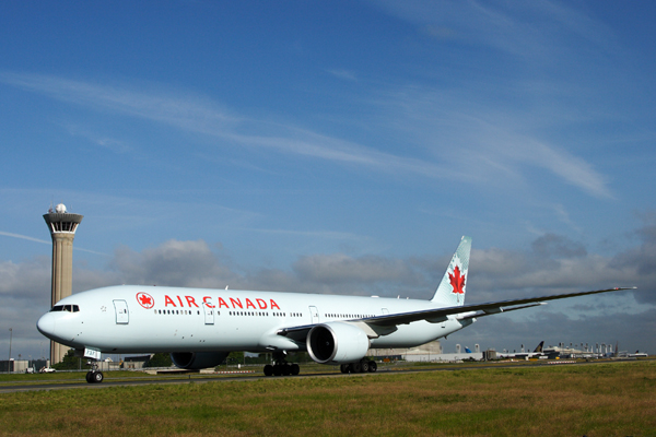 AIR CANADA BOEING 777 300ER CDG RF IMG_8080.jpg