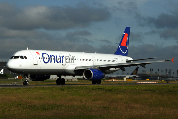 ONUR AIR AIRBUS A321 CDG RF IMG_8098.jpg