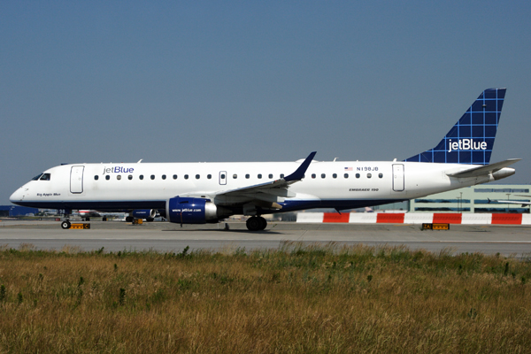 JET BLUE EMBRAER 190 JFK RF IMG_7528.jpg