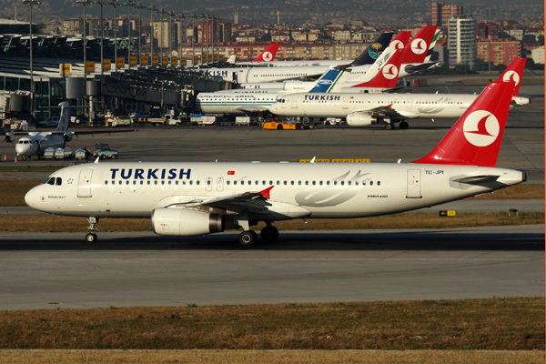 TURKISH AIRLINES AIRBUS A320 IST RF IMG_5106.jpg