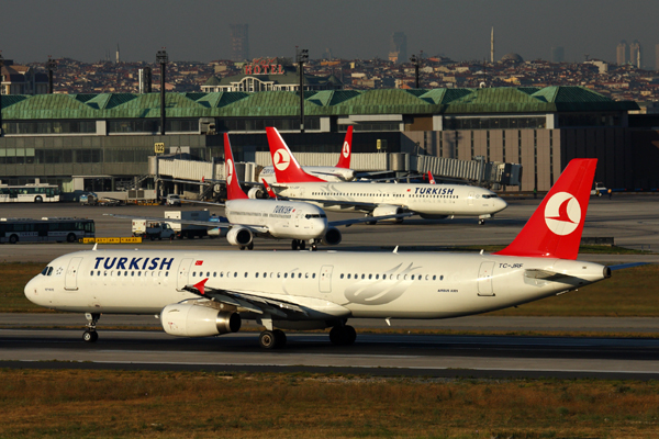 TURKISH AIRLINES AIRBUS A321 IST RF IMG_5119.jpg