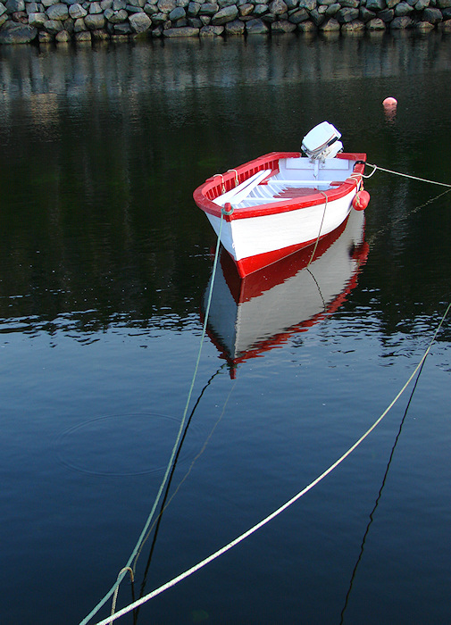 Red and White Boat 004