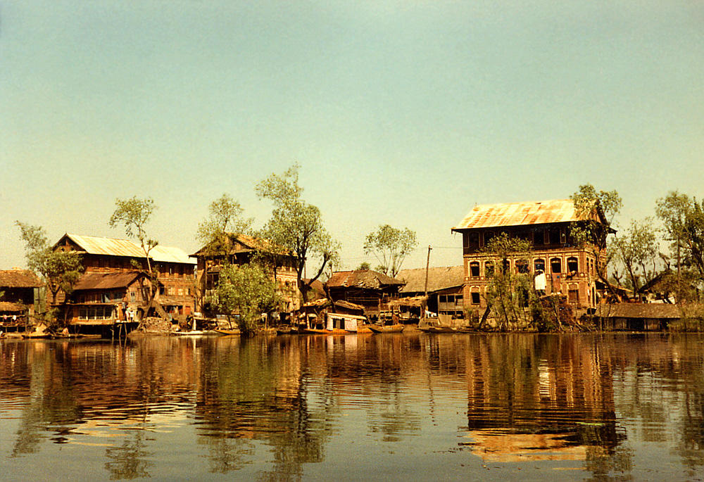 Srinigar-waterside