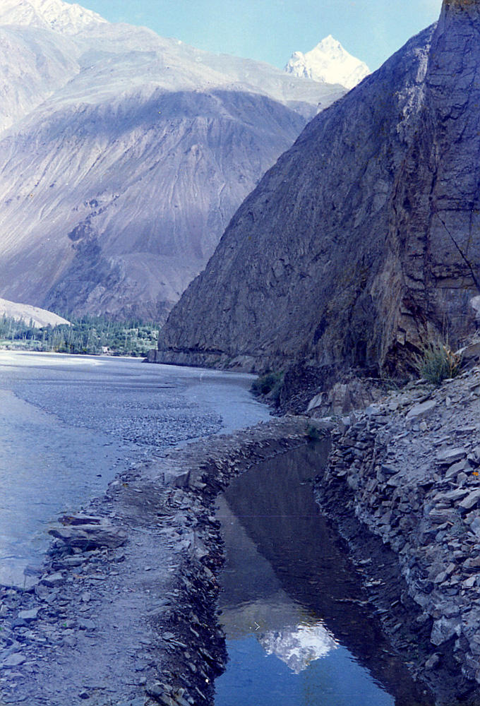 Pathway to Turi Khuz