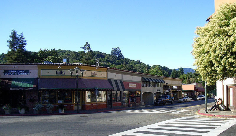 Broadway and Bolinas: Main Fairfax intersection