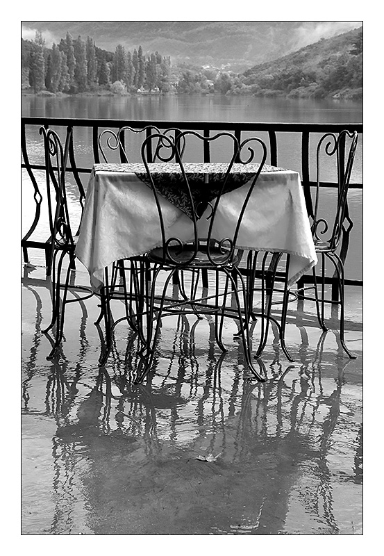 9th place - Empty Table<br>by Franky2005