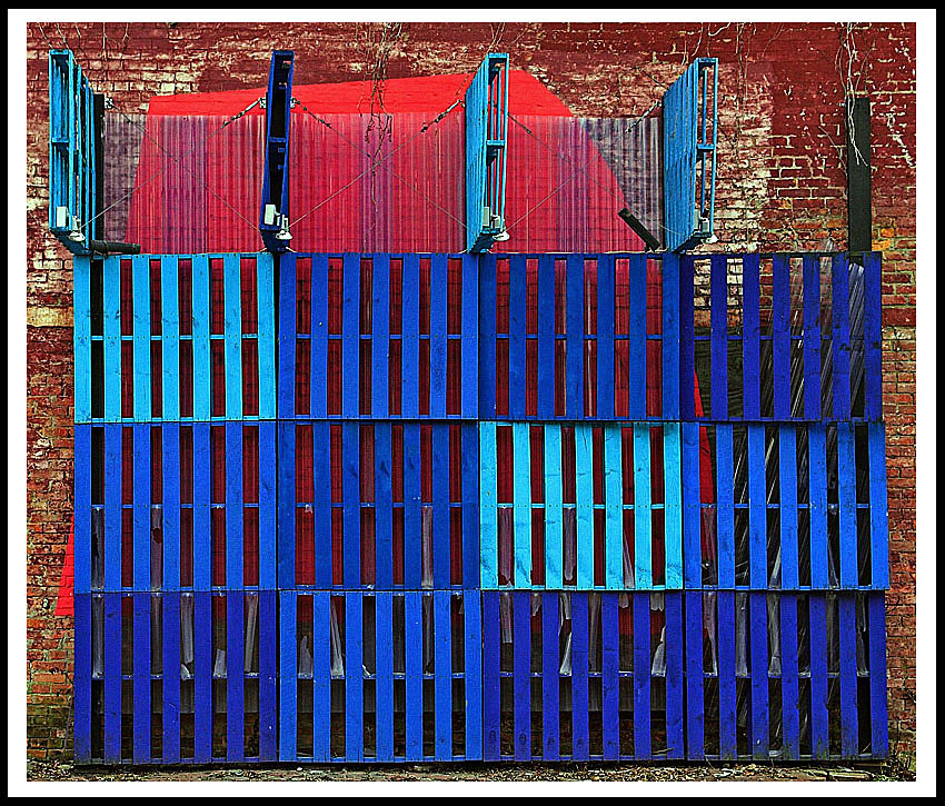<b>6th Place (tie)</b><br>Blue Pallets & Brick Wall <br> by carl lafong