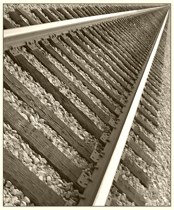 <b> 6th </b> <br> Intersecting Rails<br>by pengu1n