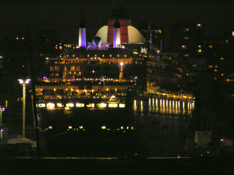 Queen Mary 2-2.jpg