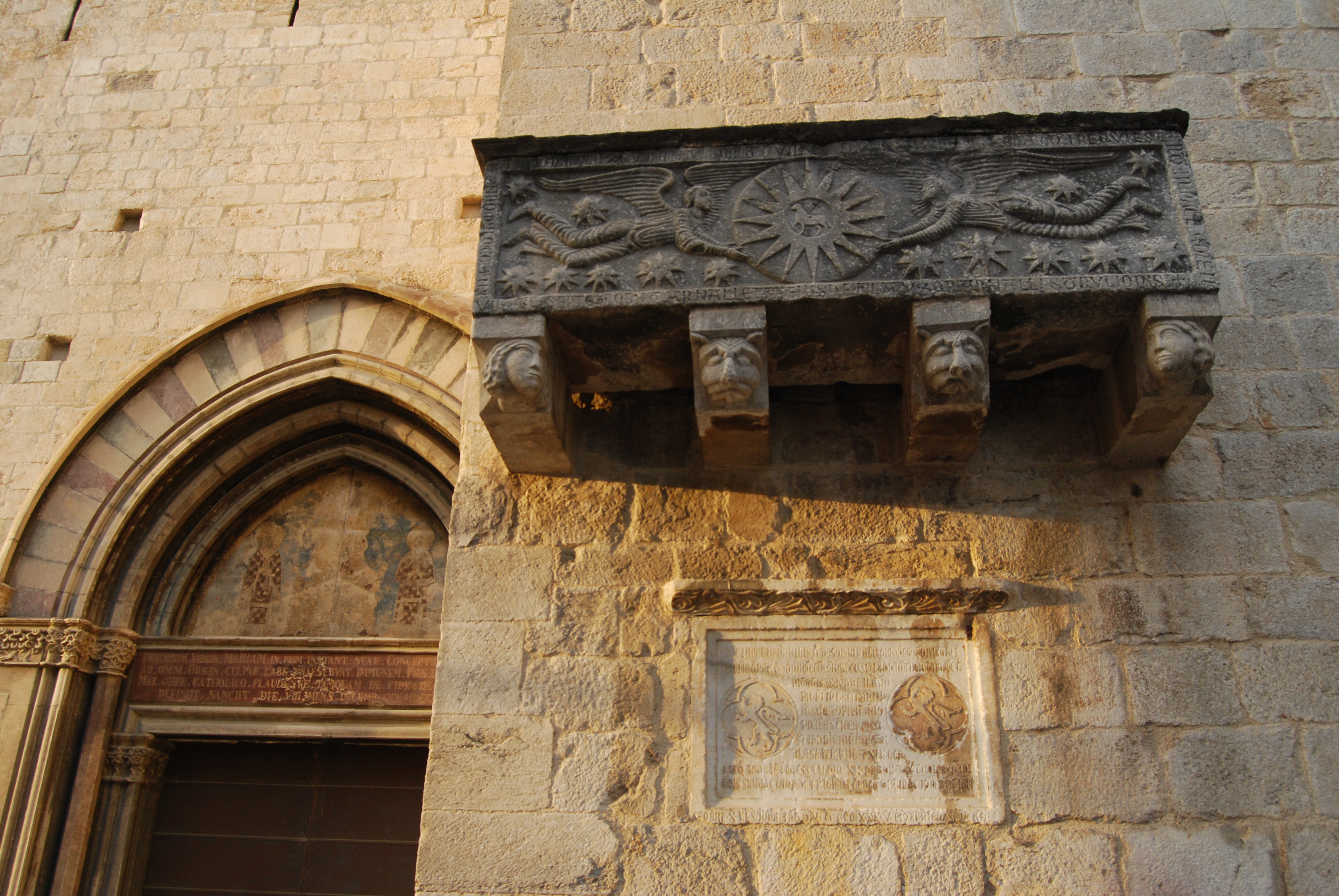 Details of the church of San Feliu