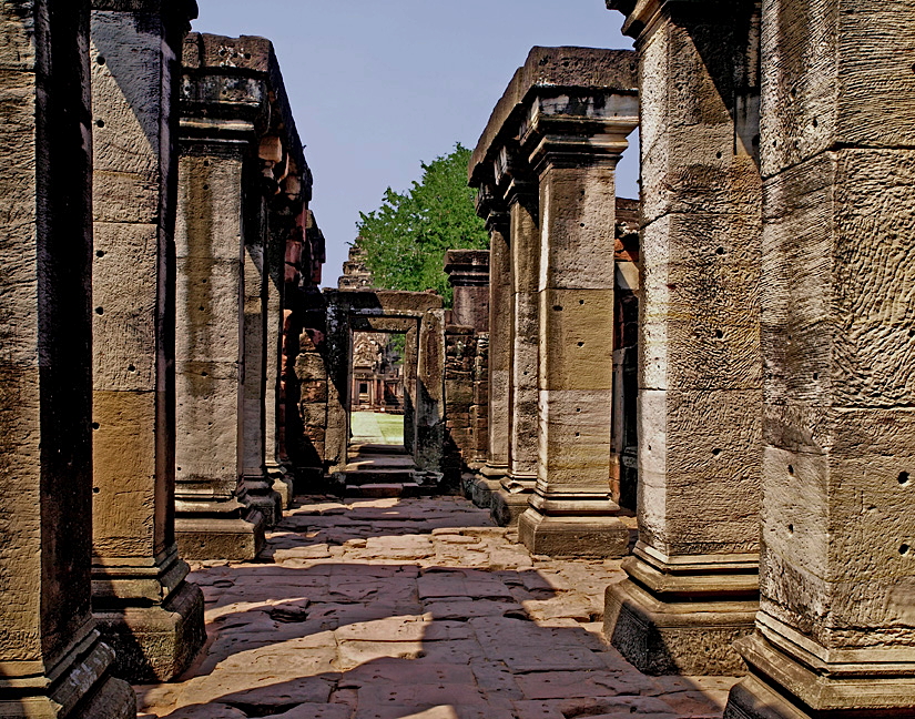 Gateway (gopura) in the outer wall
