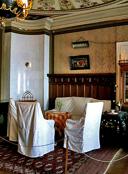 Stanislavskys living room