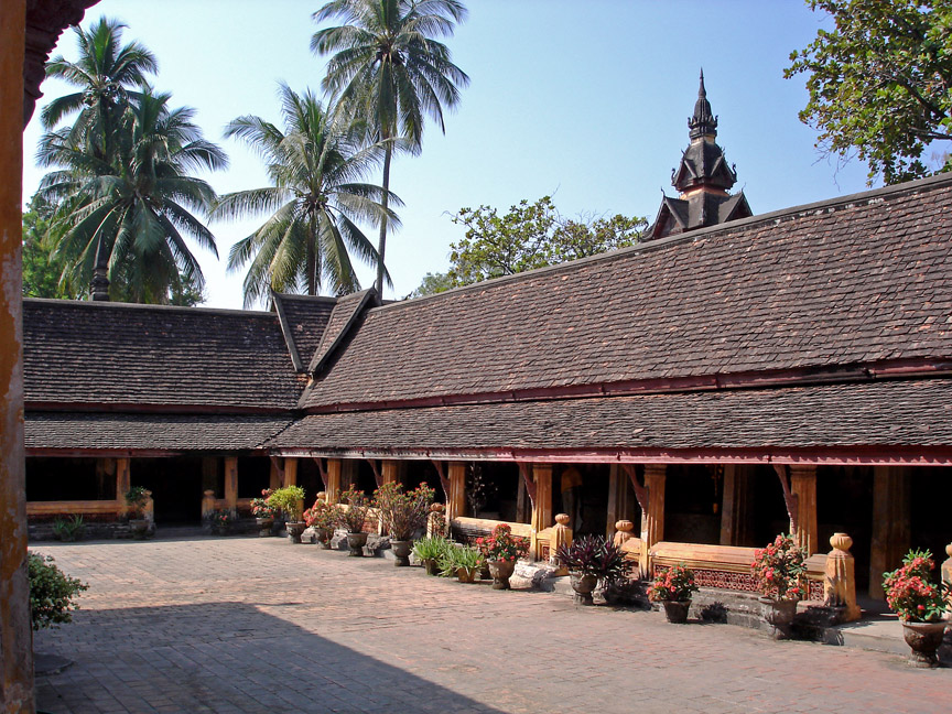 Western courtyard, opposite view