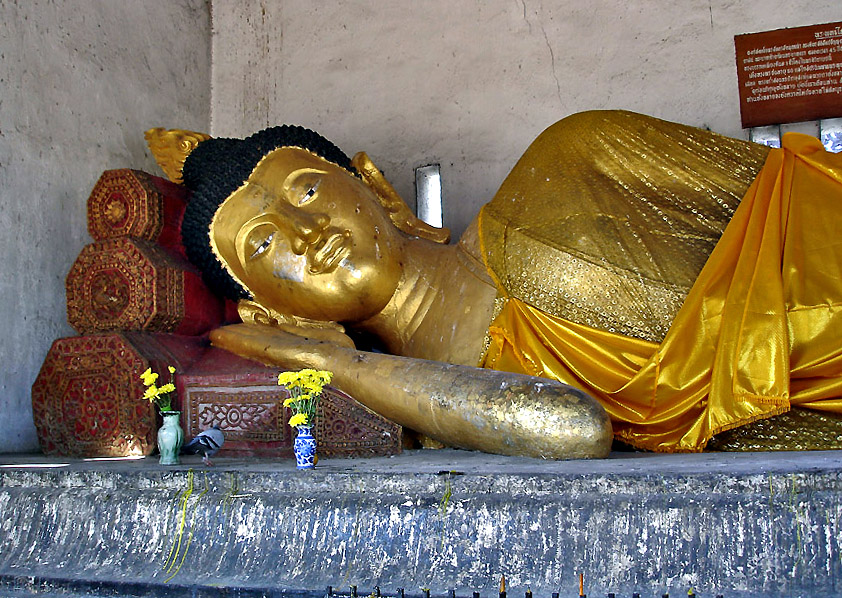 Reclining Buddha image