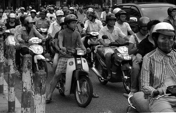 hanoi traffic.jpg