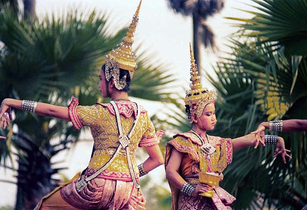 dancers sukhothai.jpg
