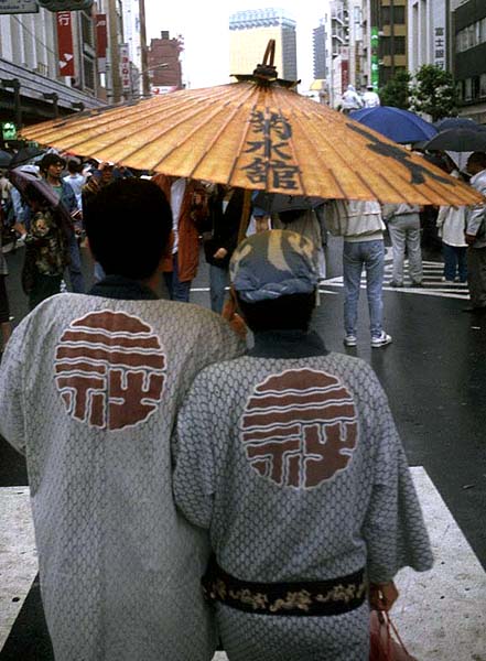 umbrella couple.jpg
