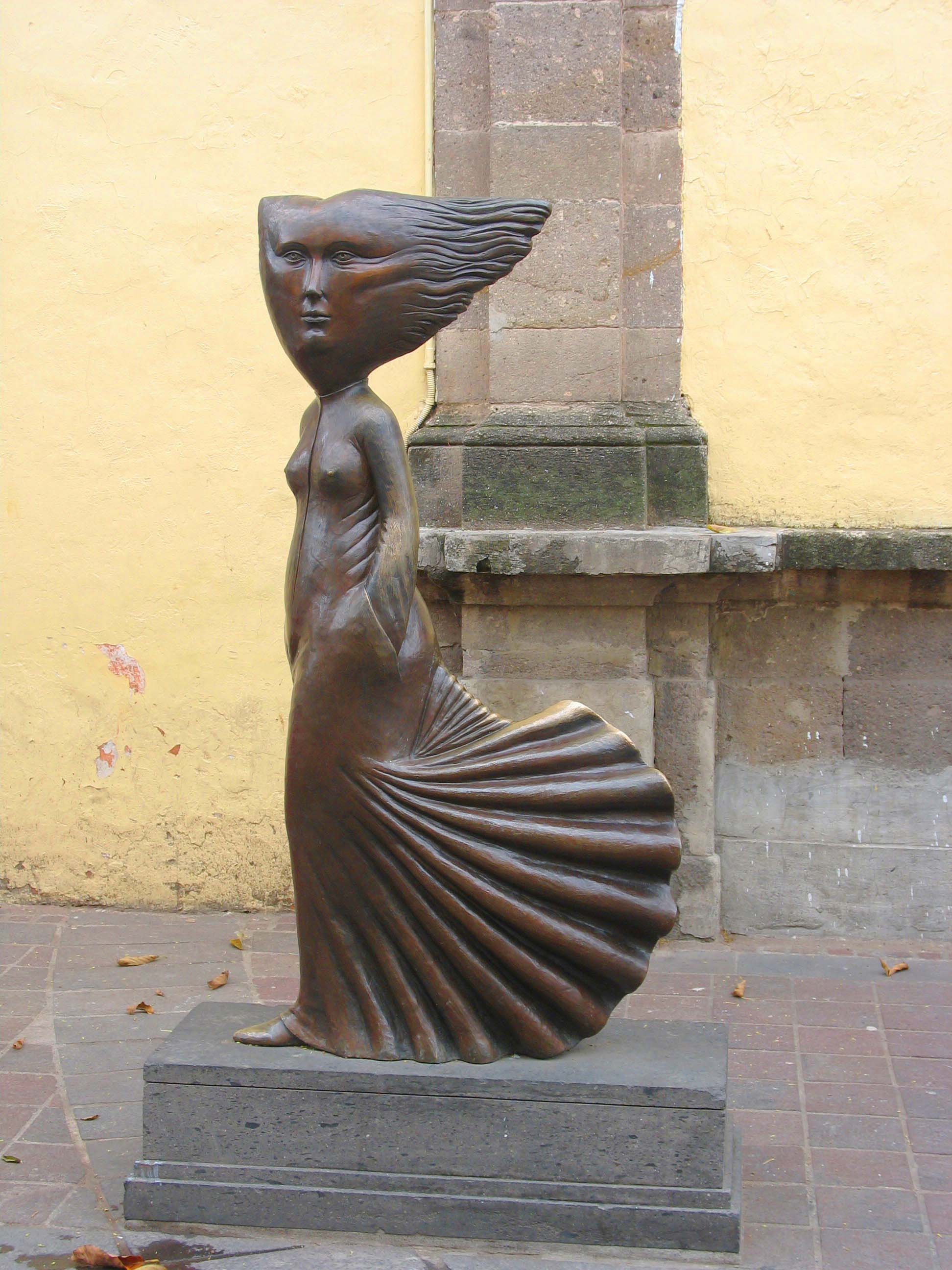 Sergio Bustamante statue, Indepedencia, Tlaquepaque
