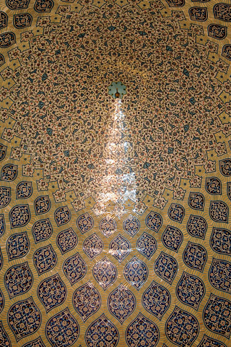 Peacock tail light effect, Sheikh Lotfollah Mosque