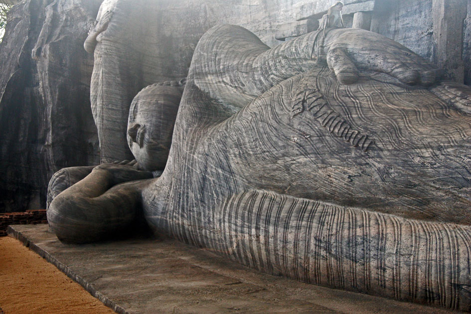 Gul Vihara reclining Buddha