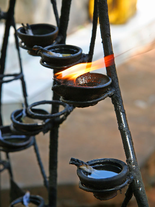 Oil lamp offerings