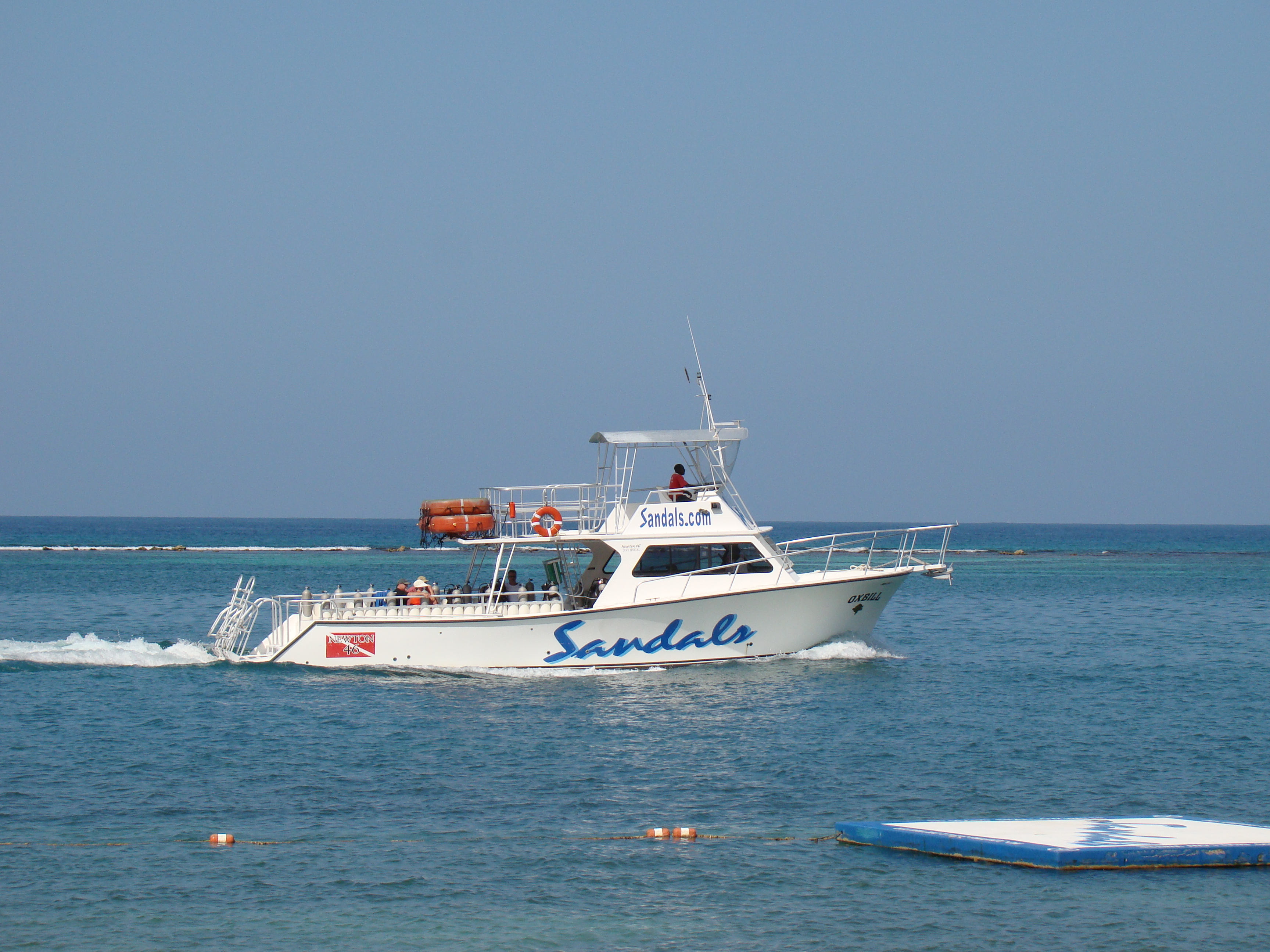 dive boat.jpg