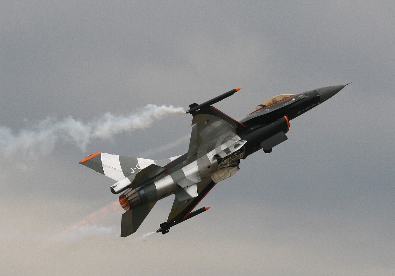 Solo display team
