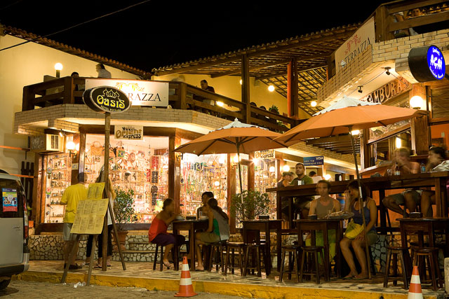 Rua Principal, noite em Pipa, Rio Grande do Norte 0828.jpg