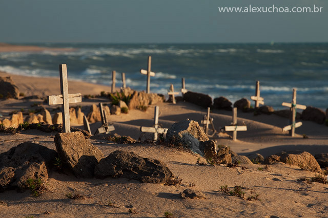 Cemitrio marinho da praia de pedras compridas, Icarai de Amontada, Amontada, Ceara, 5314, 20100626.jpg