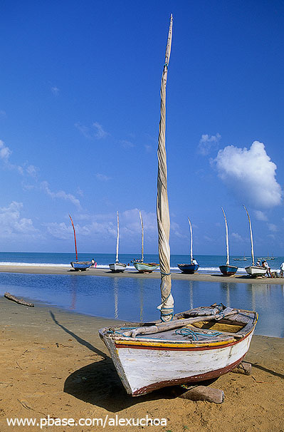 Barcos na praia de Munda, Trairi, CE