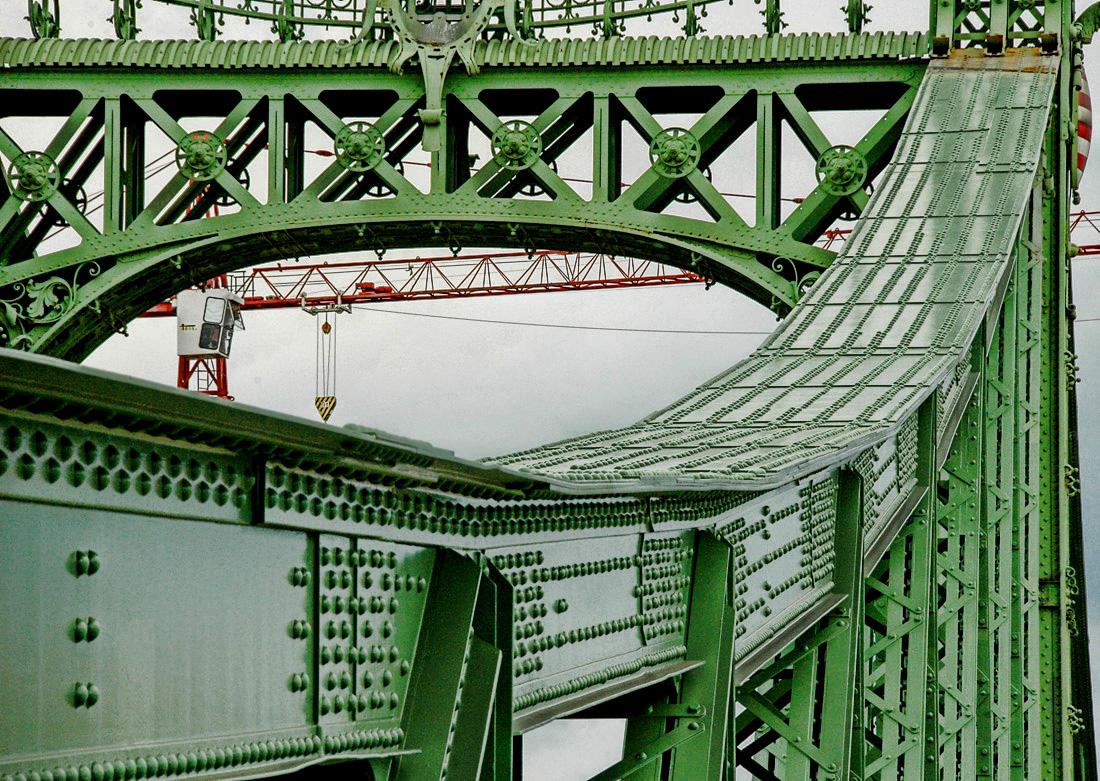 Structure in Green