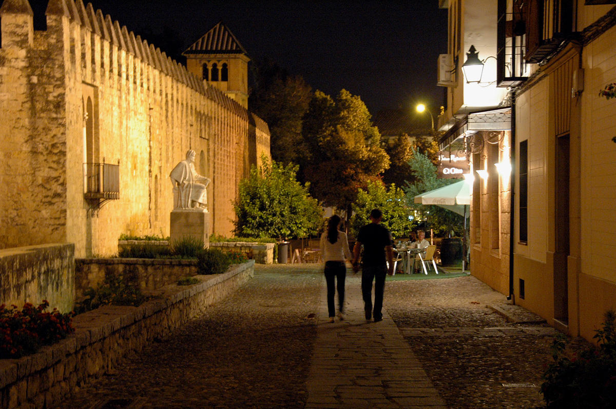 Walk side the Wall