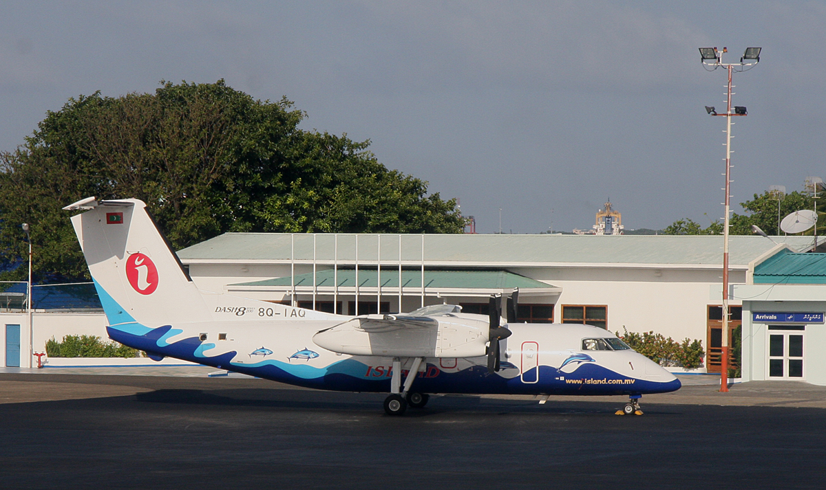 8Q-IAQ Island Aviation Services DHC Dash8-202Q (c/n542)