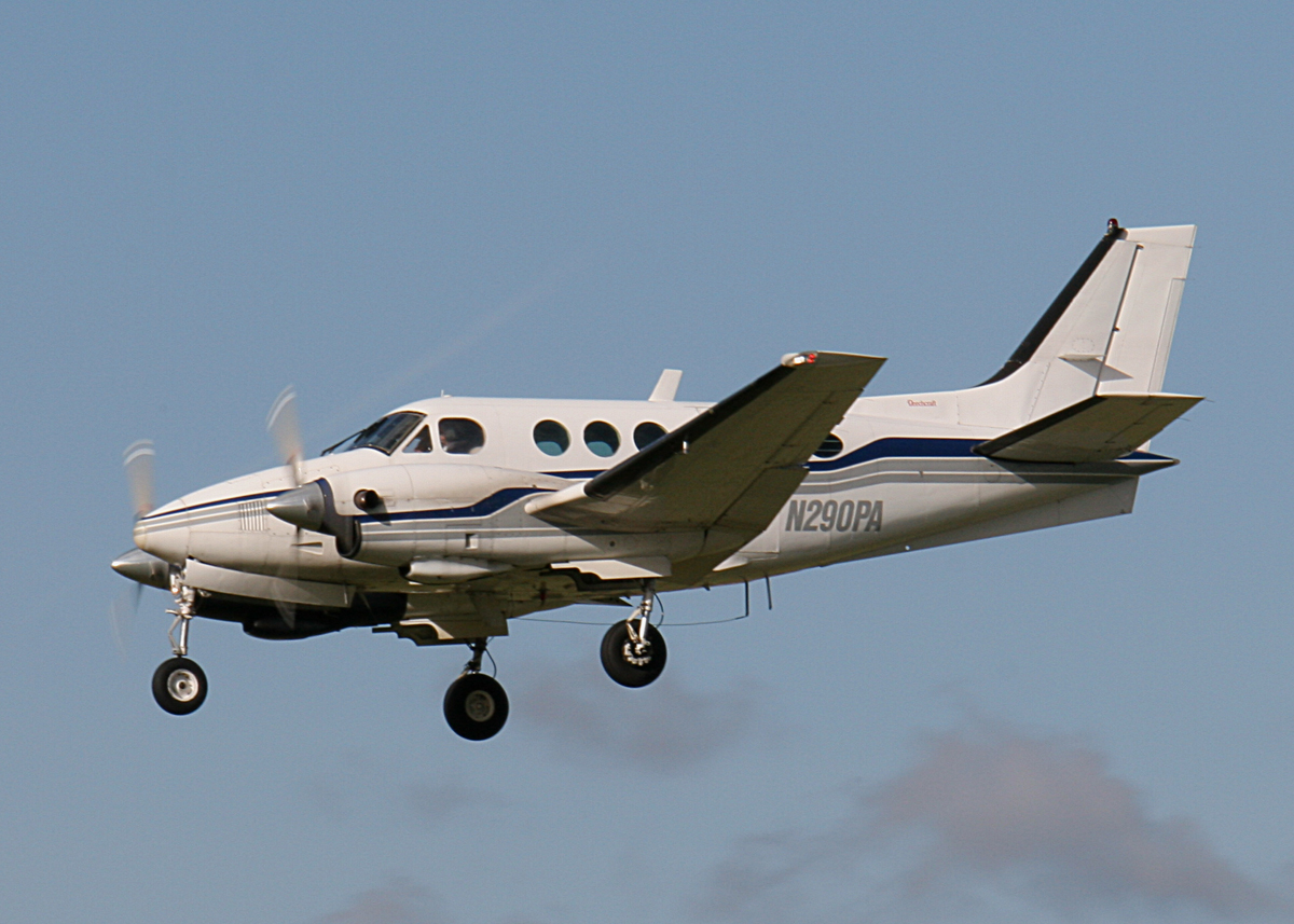N290PA  Private  Beech C90 King Air