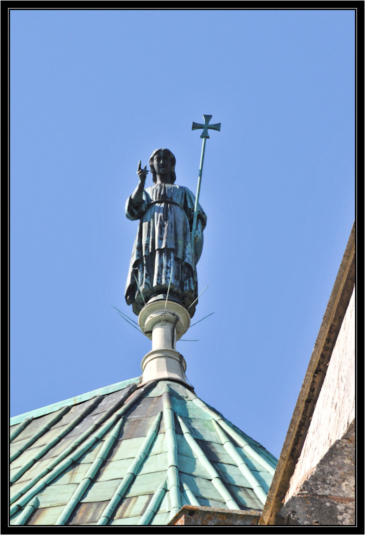 034 Statue above Apse D3003046.jpg