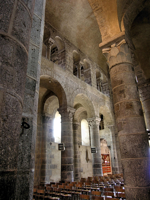 24 Nave Arcading 2 84000777.jpg