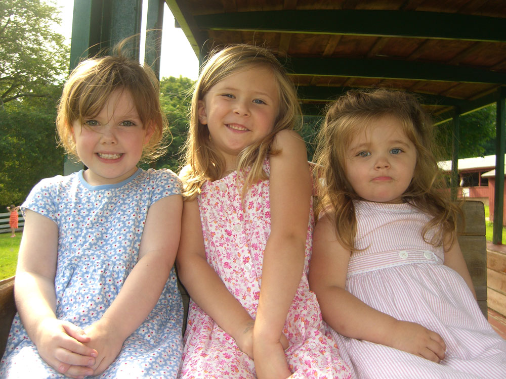girls_train.jpg