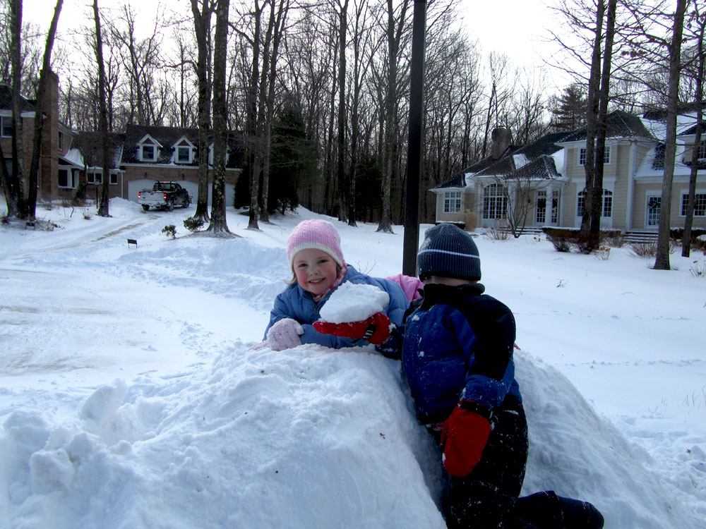 kids_snowmound2.jpg