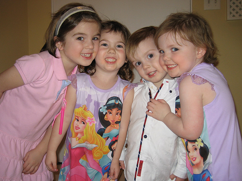 kids2_123106.jpg