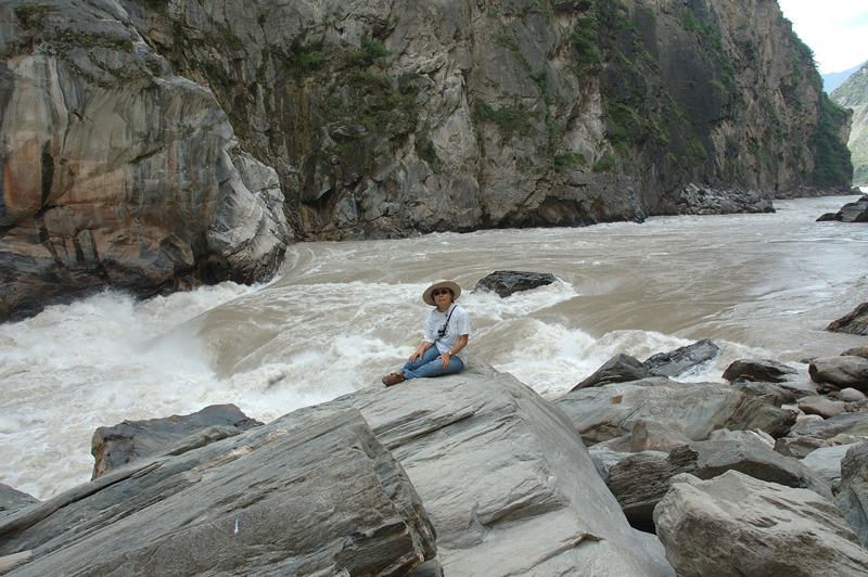 Posing at Middle Tiger Leaping Gorge
