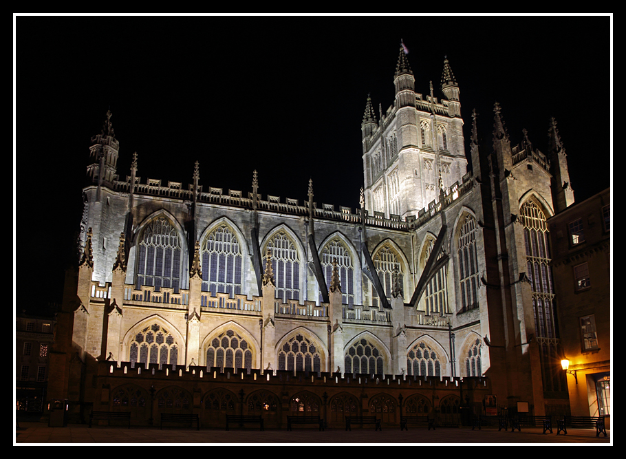 Bath Abbey at night