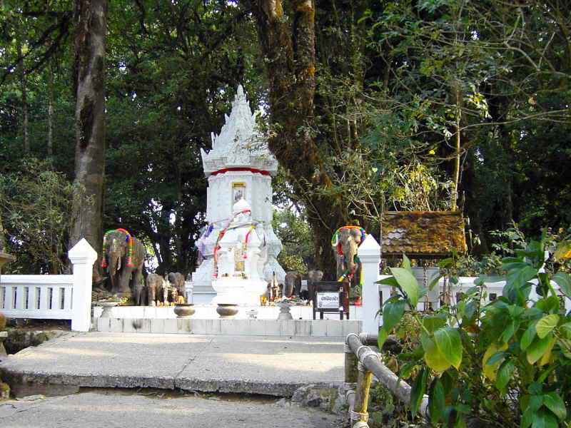 The shrine at the actual highest point on Doi Inthanon
