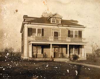 2106 Rivermont